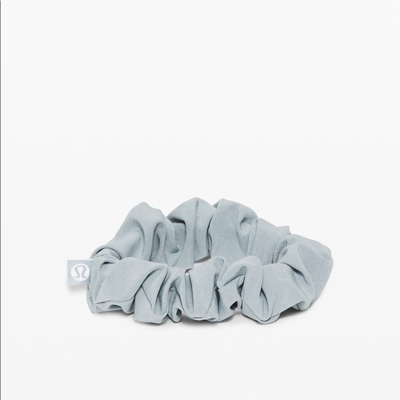 New Lululemon Uplifting Scrunchie set of 2  Blue - Picture 6 of 7
